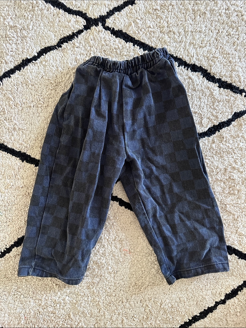 Bundle of kids pants/shorts size 2T-3T - Picture 3 of 3